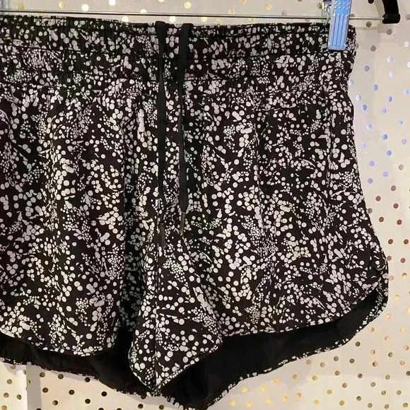 Lululemon Choose A Side Short - Picture 3 of 7